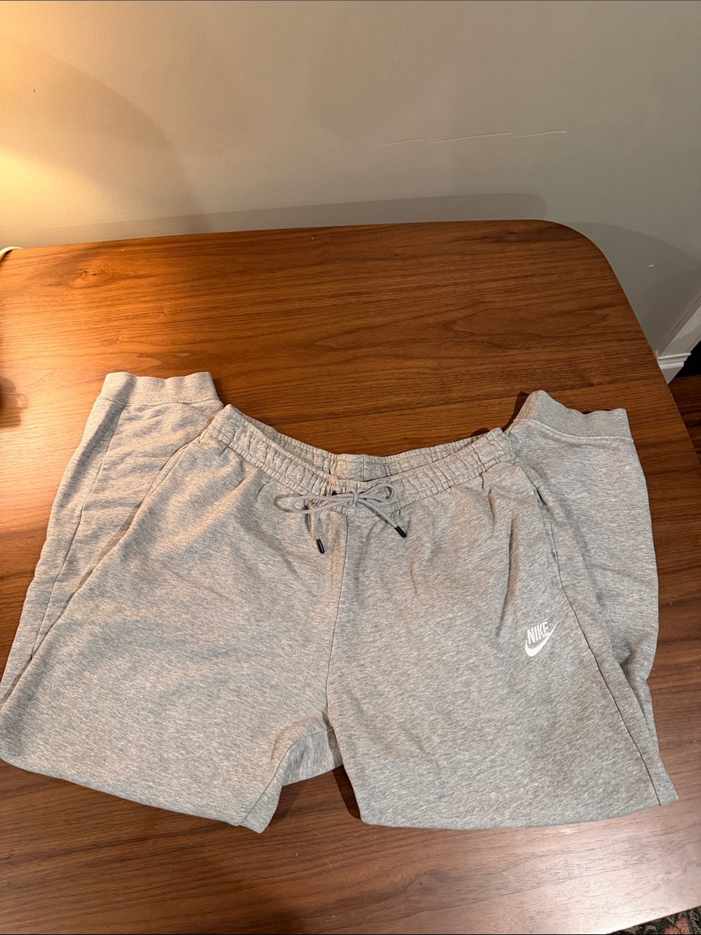 Nike Men's Light Gray Athletic Sweats with White Logo